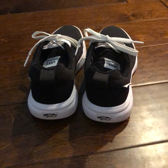 Vans - Picture 3 of 7